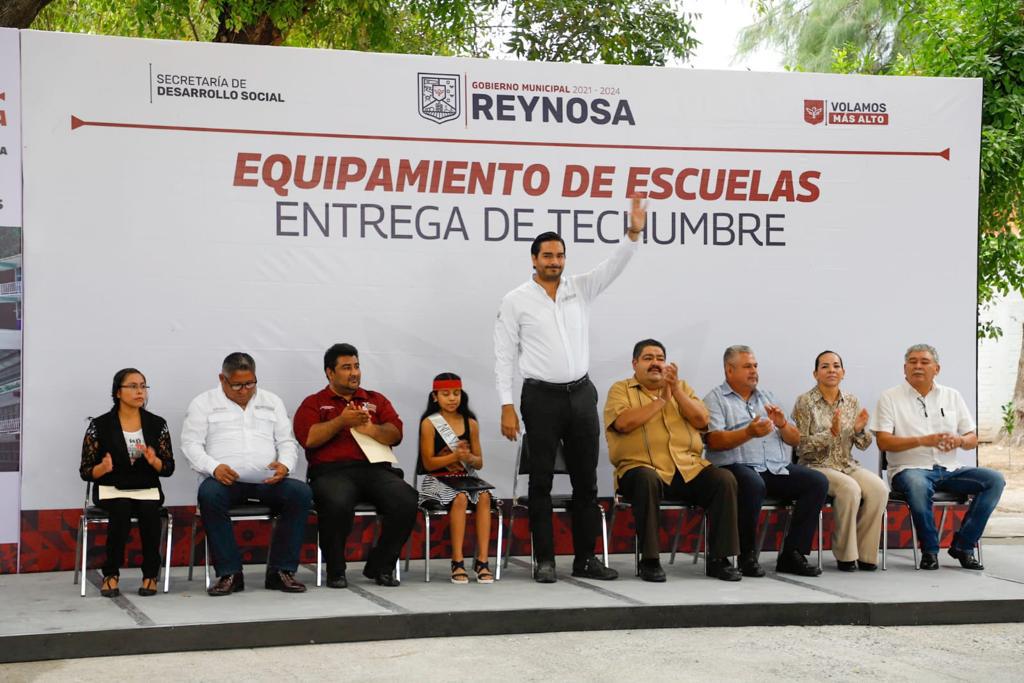 Entregó Alcalde Carlos Peña Ortiz techumbre a escuela Leonardo G. de la Cruz – Administración Municipal Reynosa 2021-2024