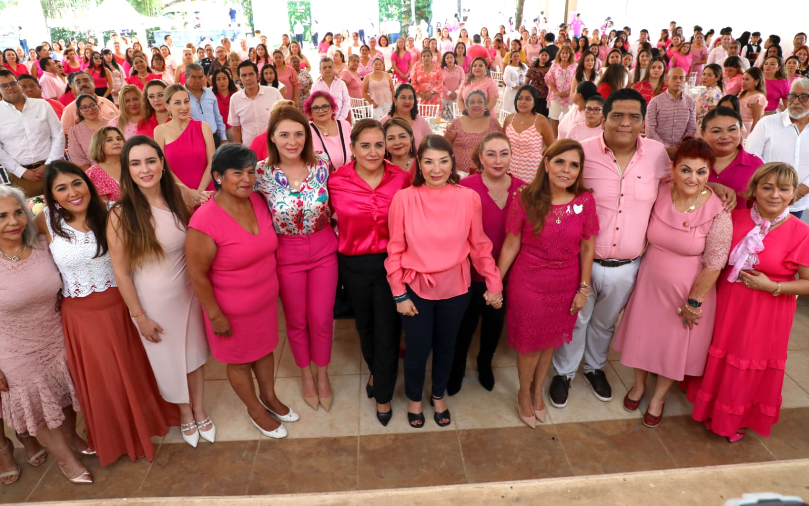 Se unen mujeres al Desayuno Rosa en beneficio de familias solidarenses – H. Ayuntamiento de Solidaridad