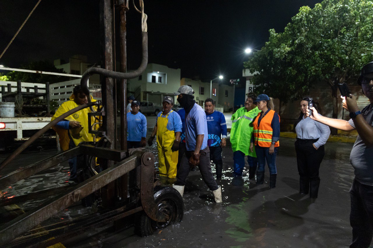 Supervisa Lili Campos limpieza de alcantarillas por fuertes lluvias – H. Ayuntamiento de Solidaridad