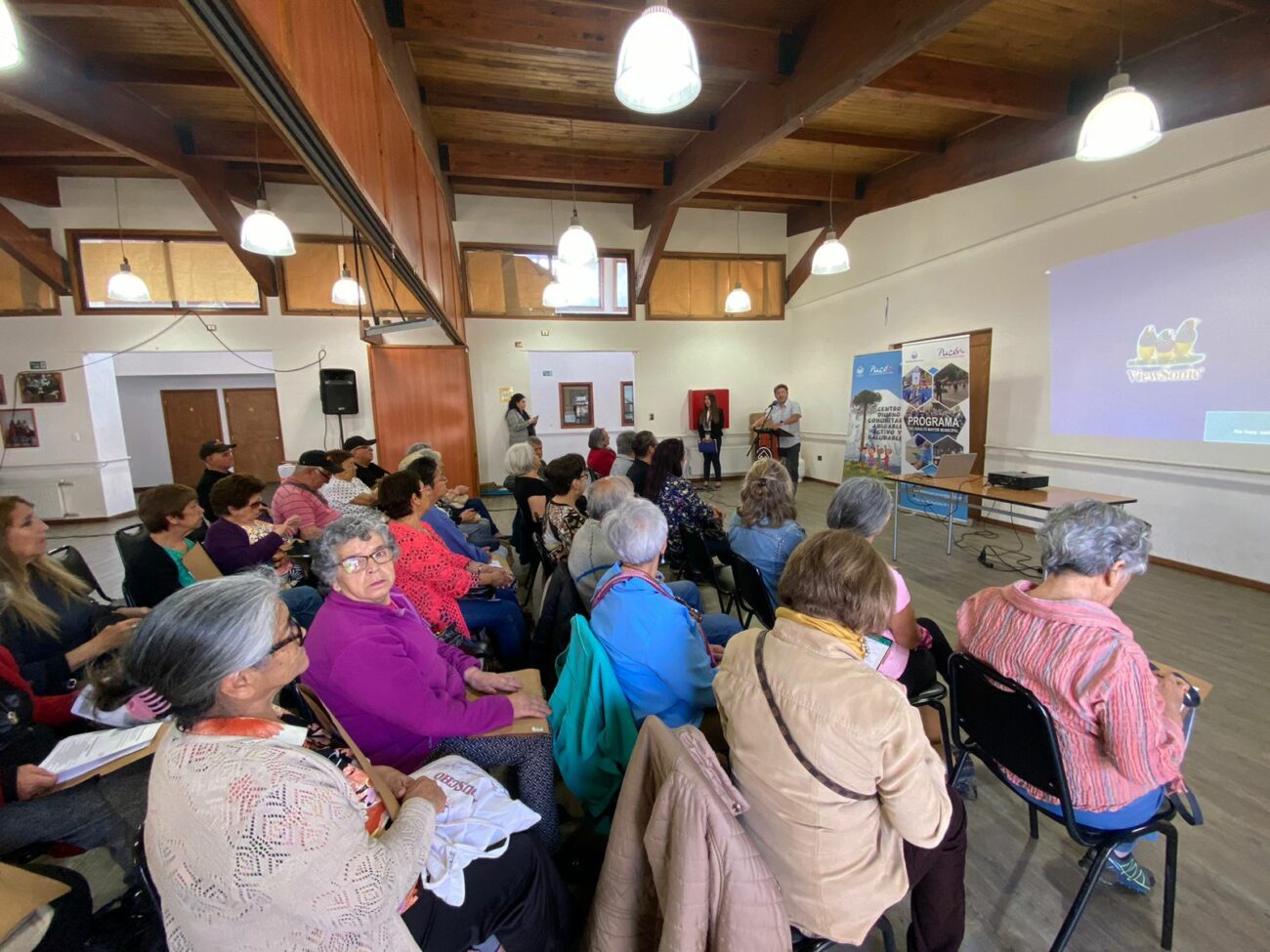 ADULTOS MAYORES DE PUCÓN PARTICIPAN DE JORNADA DE TRABAJO SOCIAL – Website de la Municipalidad de Pucón
