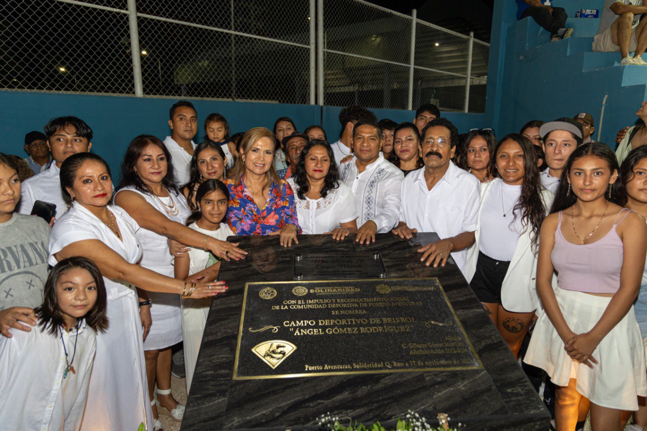 Reconocen a luchador social con placa conmemorativa en estadio de béisbol – H. Ayuntamiento de Solidaridad