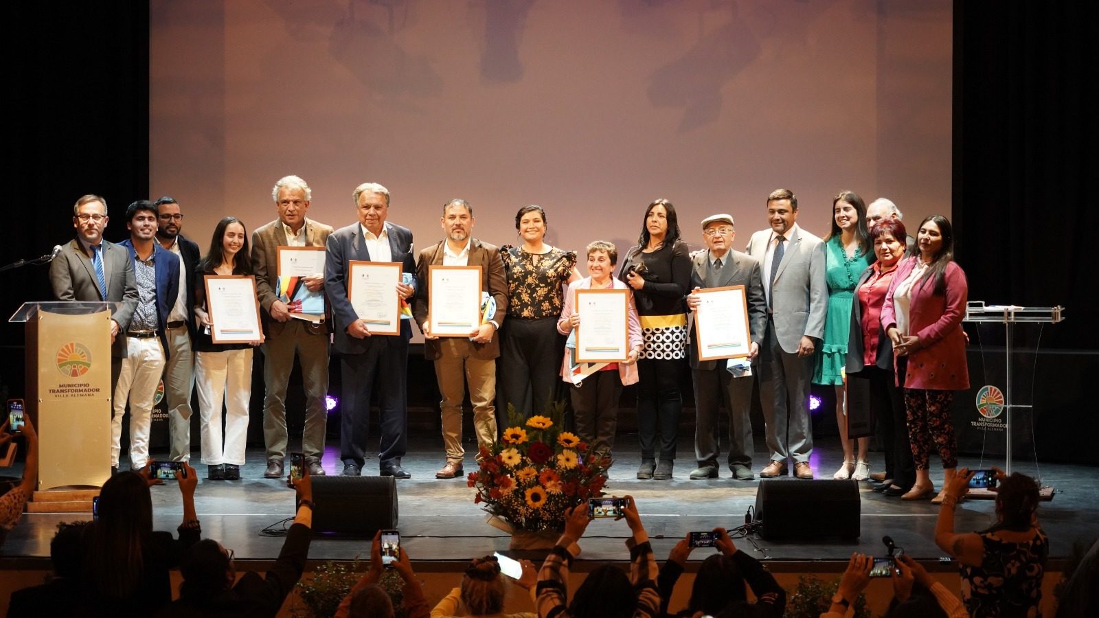 VILLA ALEMANA CELEBRA A SUS NUEVAS CIUDADANAS Y CIUDADANOS DESTACADOS