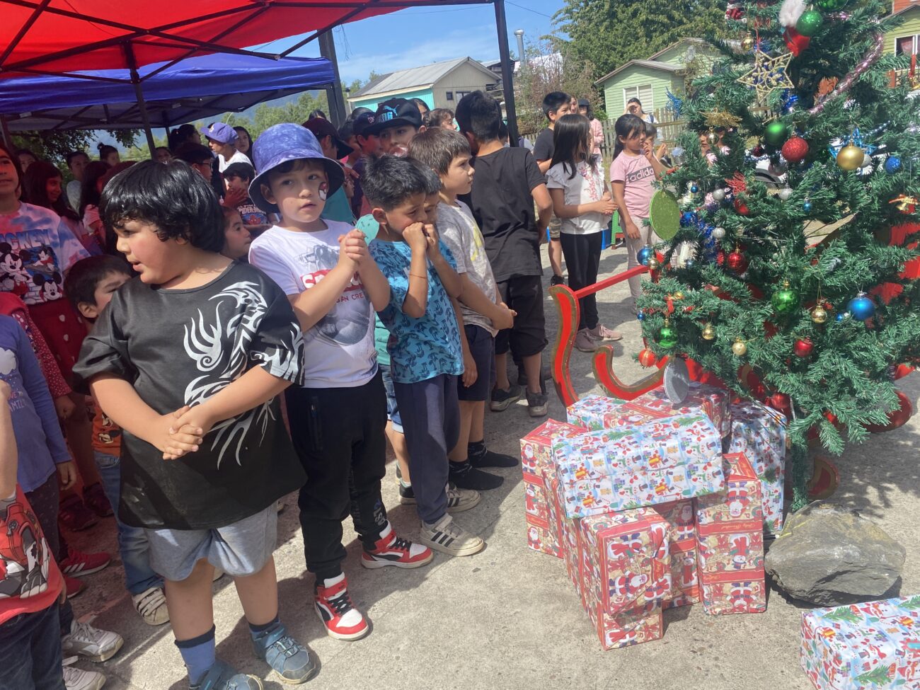 EN EL BARRIO CORDILLERA DE PUCÓN REALIZARON TRADICIONAL CELEBRACIÓN DE NAVIDAD – Website de la Municipalidad de Pucón