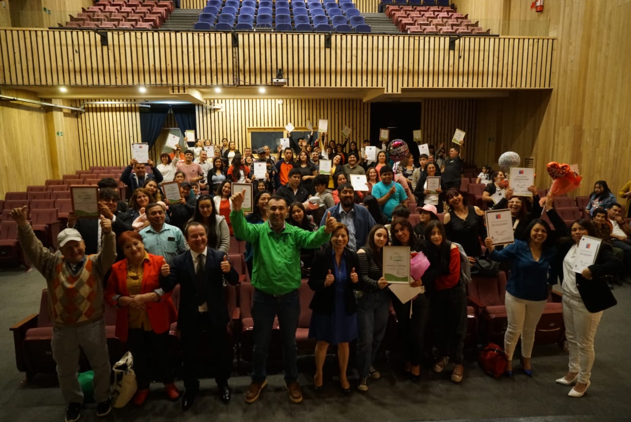 Castro Avanza: 64 vecinos culminan sus Estudios de Enseñanza Media