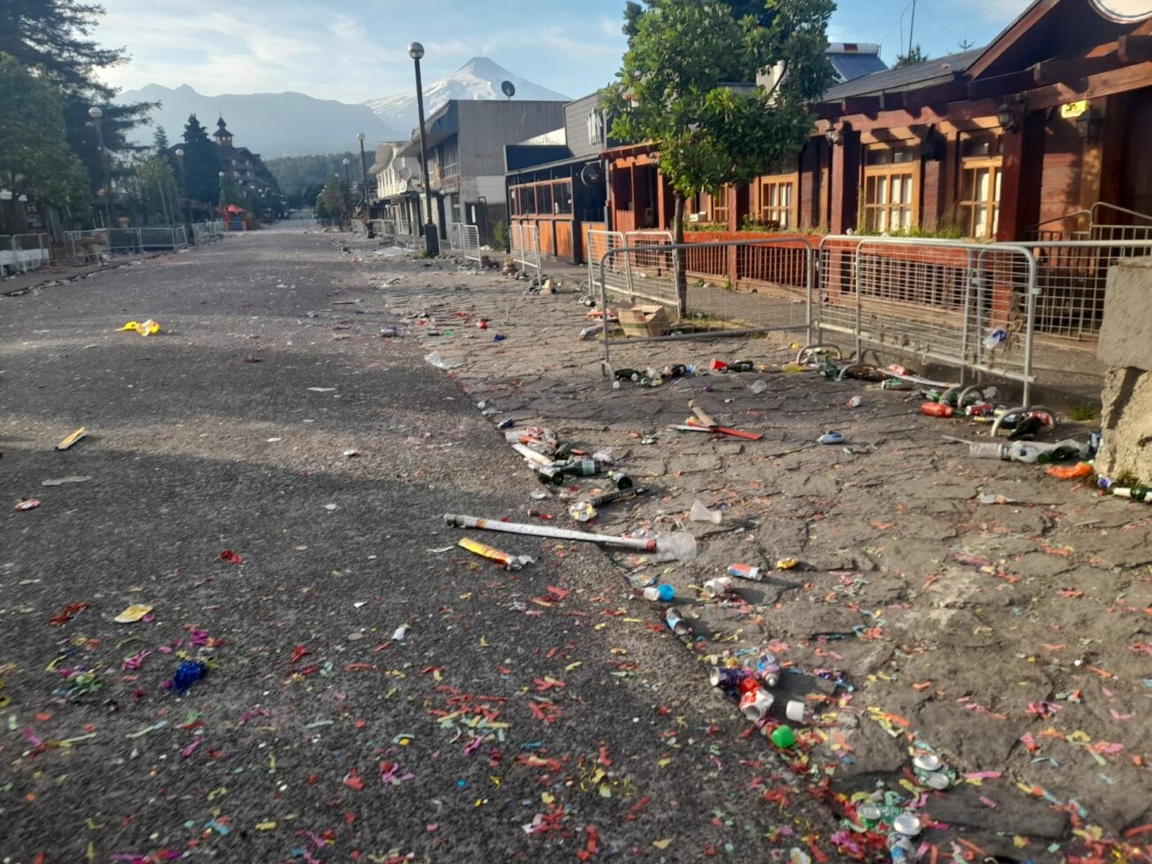 OPERATIVO MUNICIPAL DE ASEO RECOLECTÓ MÁS DE 22 TONELADAS DE RESIDUOS EN CELEBRACIONES DE AÑO NUEVO EN PUCÓN