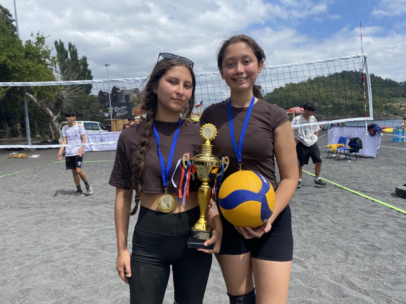 CON ÉXITO CONCLUYE CAMPEONATO DE VOLEIBOL PLAYA “COPA ANIVERSARIO PUCÓN” – Website de la Municipalidad de Pucón