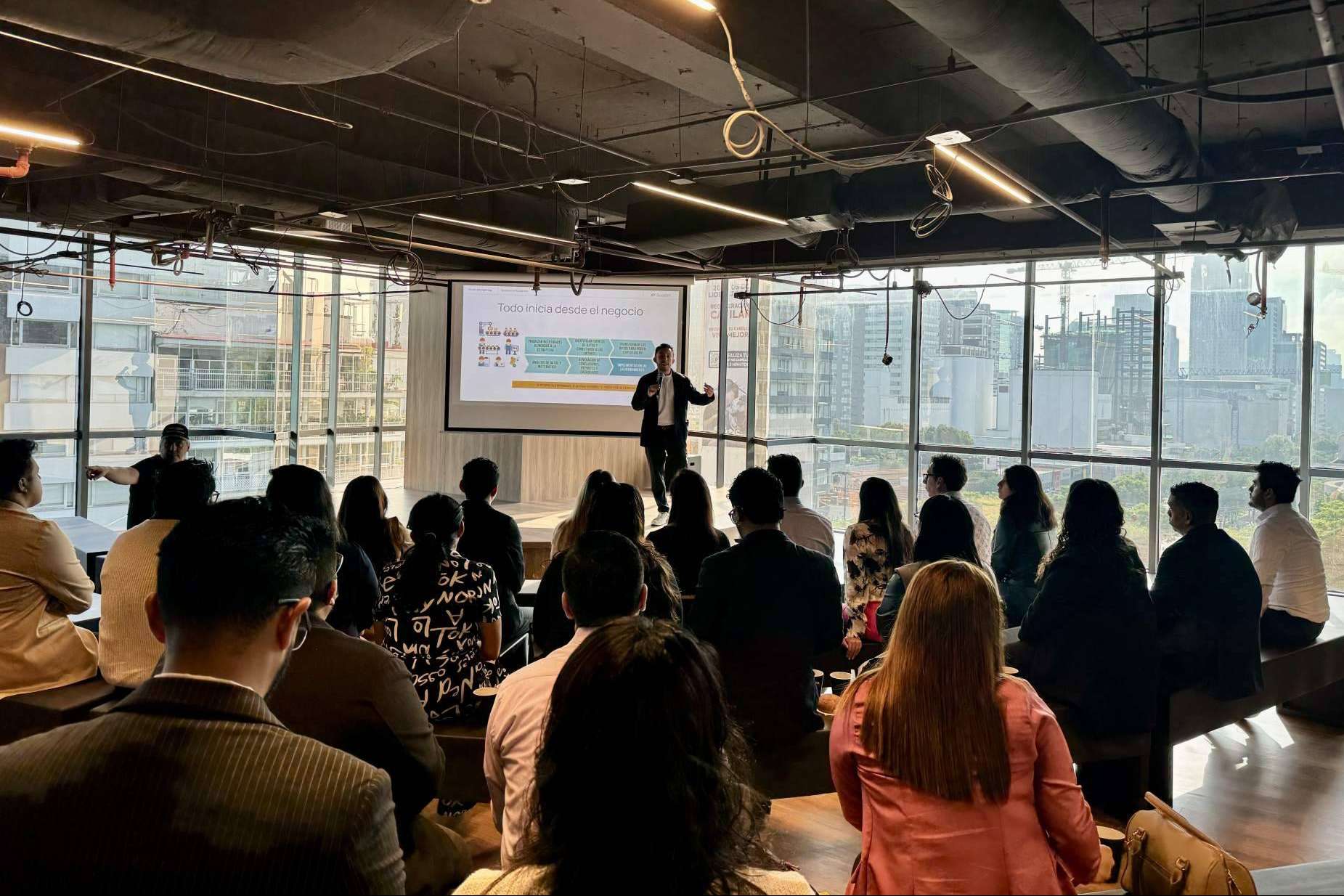 MINDS COLECTIVAS Crea un Espacio para Innovadores en Ciudad de México y Palo Alto