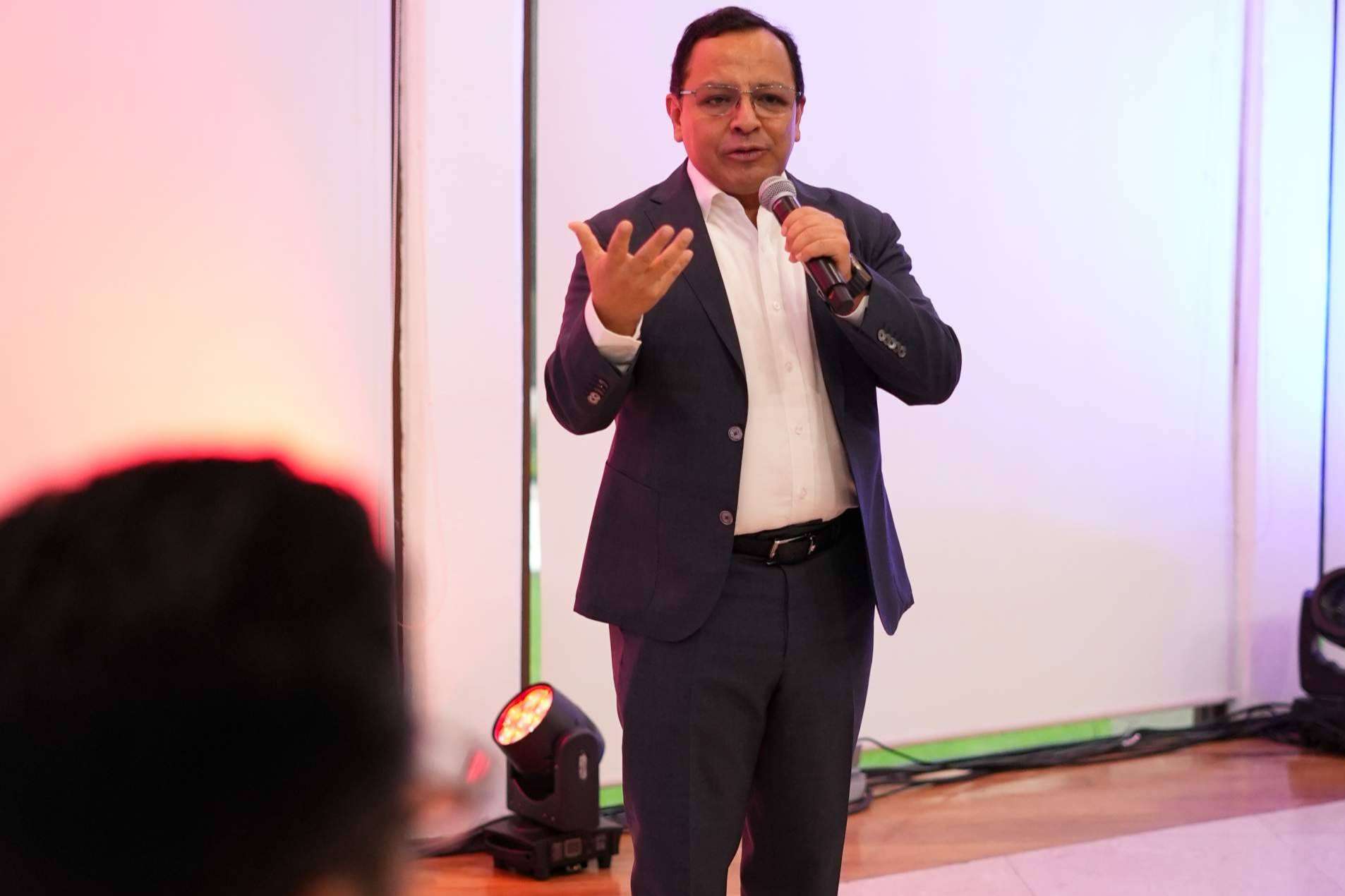Crecer con plenitud financiera; el modelo de Ernesto Reséndiz para el desarrollo
